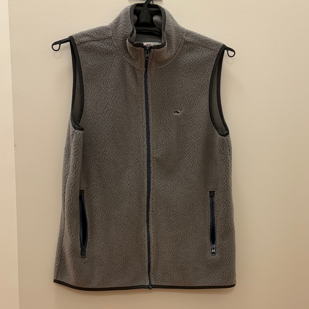 Vineyard Vines Vest Gray Heather
Size Small